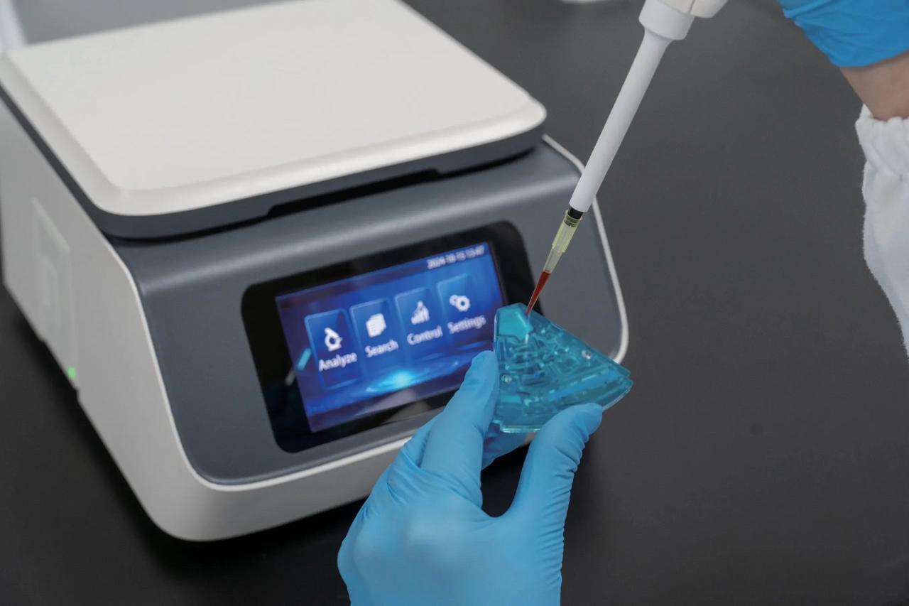 Laboratory analyzer